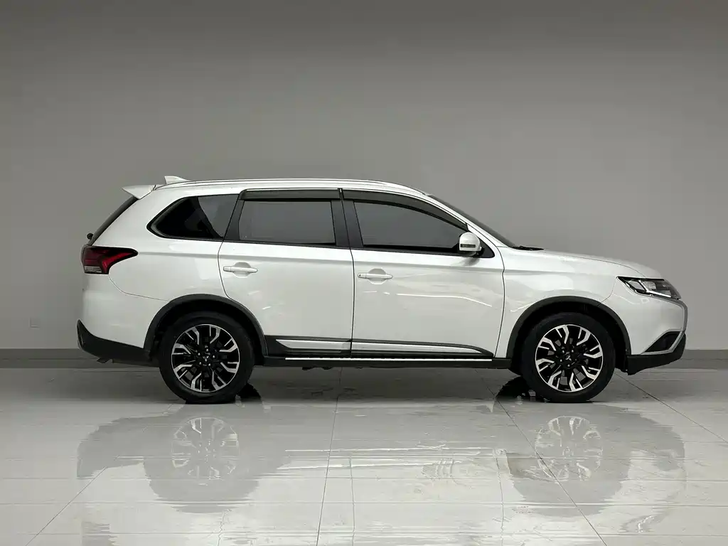 Mitsubishi Outlander 2020 — фото 4