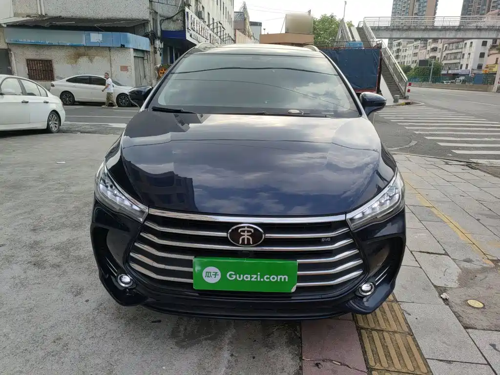 BYD MAX 2018