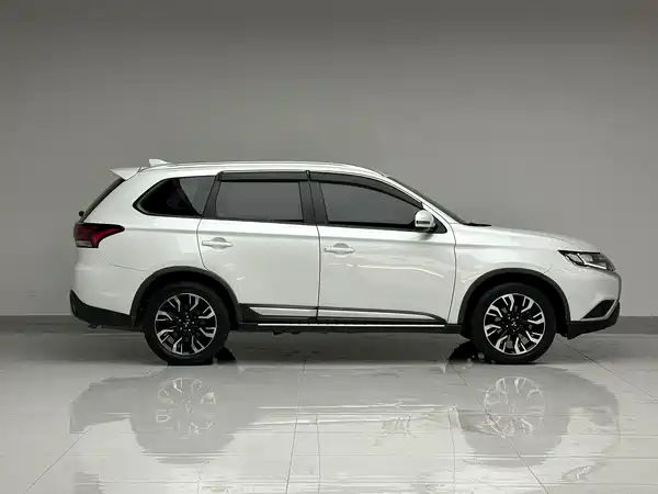 Mitsubishi Outlander 2020