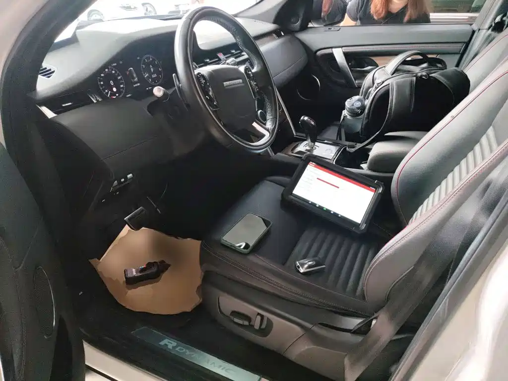 Land Rover Discovery Sport 2020 — фото 12