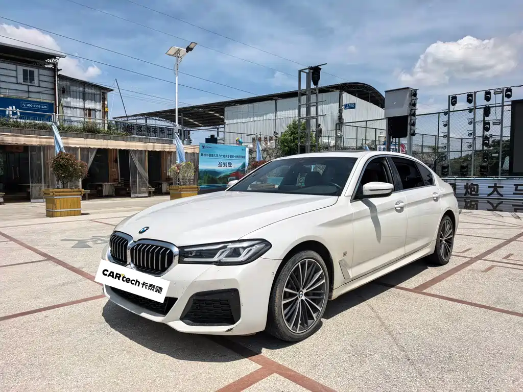 BMW 5 Series 2022 — фото 1