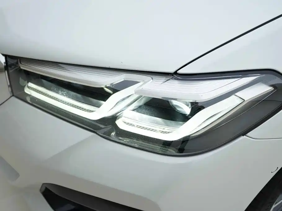 BMW 5 Series 2021 — фото 15