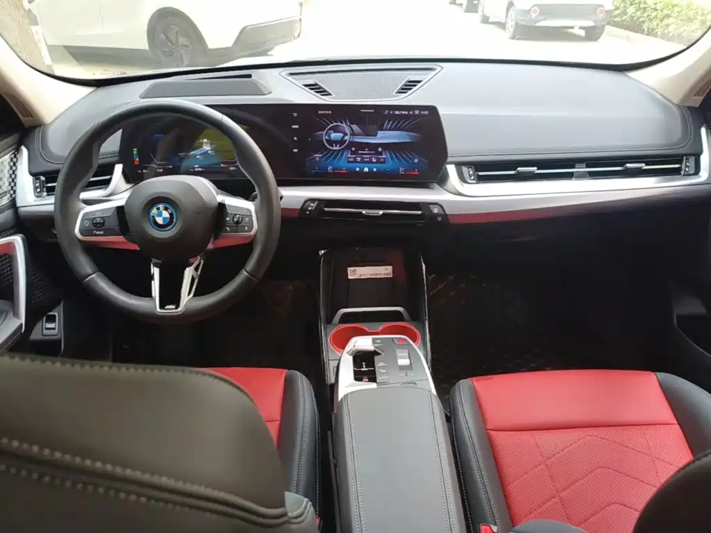 BMW iX1 2024 — фото 10