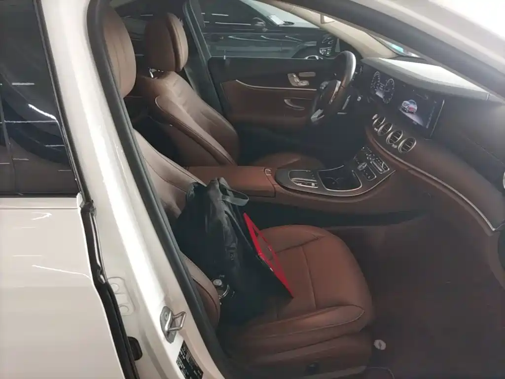 Mercedes-Benz E-Class 2020 — фото 25