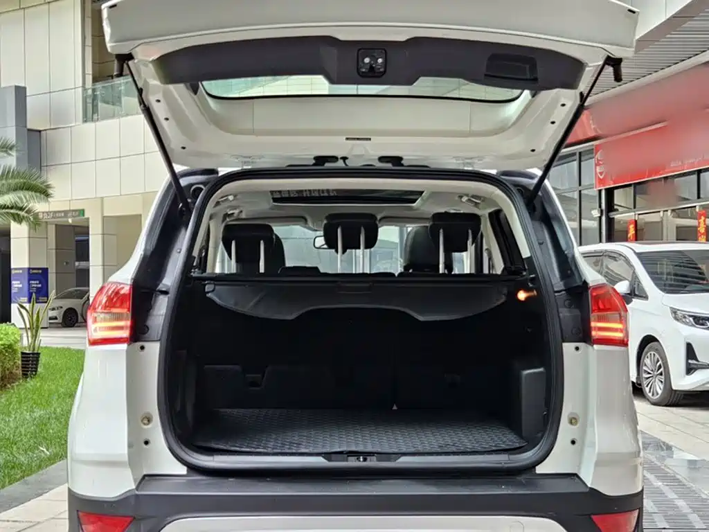 Ford Kuga 2016 — фото 15