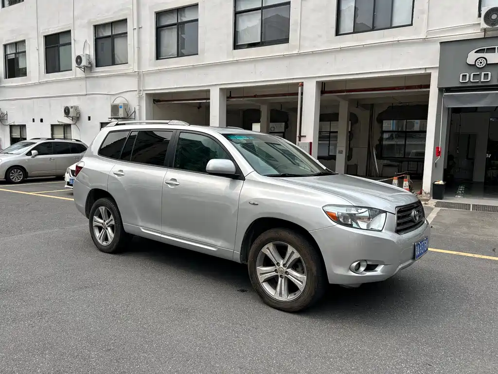 Toyota Highlander 2010 — фото 2