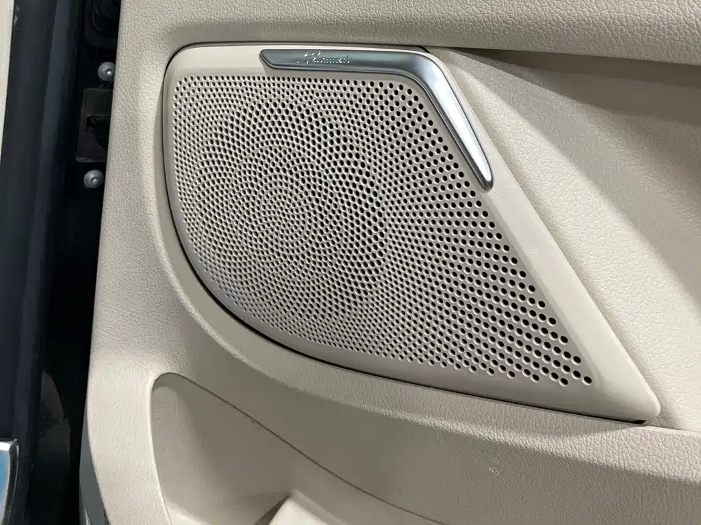 Mercedes-Benz V-Class 2023 — фото 20