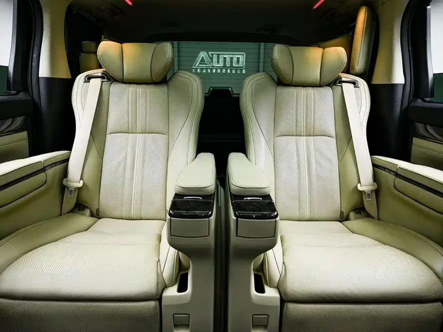 Toyota Alphard 2020 — фото 13