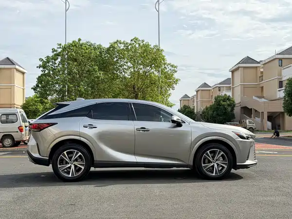 Lexus RX 2025