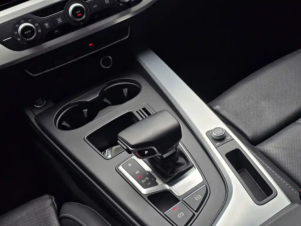 Audi A4L 2023 — фото 14
