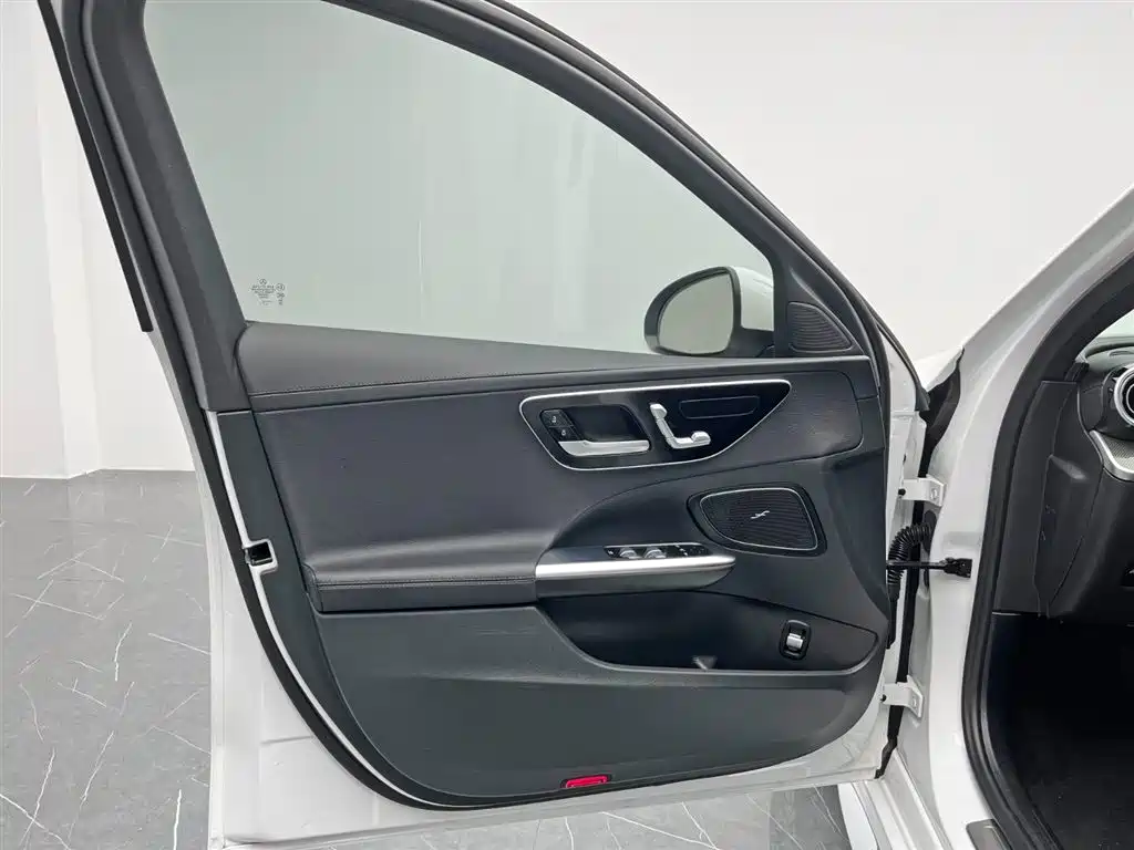 Mercedes-Benz C-Class 2023 — фото 13