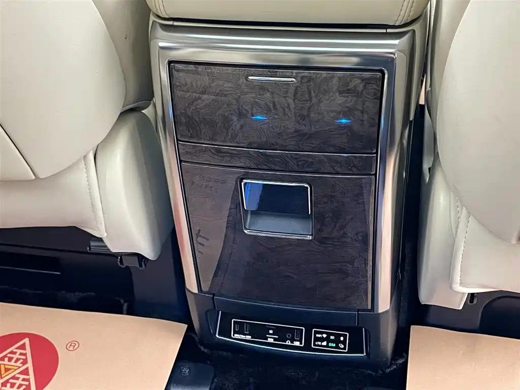Toyota Alphard 2023 — фото 34