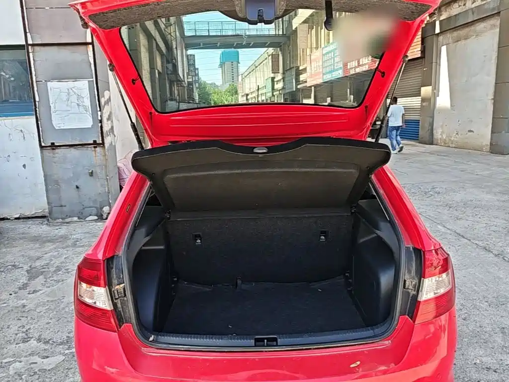 Skoda Rapid Spaceback 2017 — фото 19