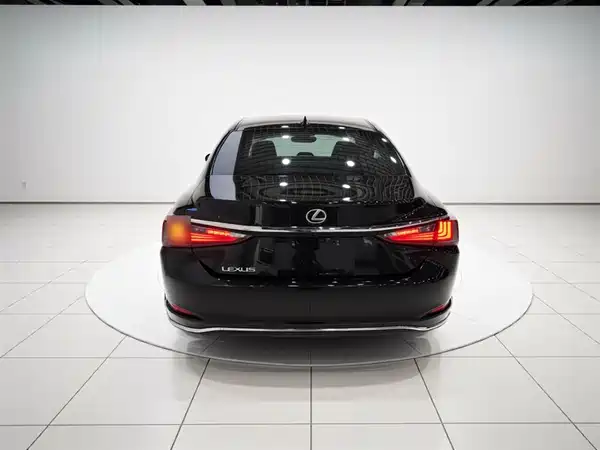 Lexus ES 2022