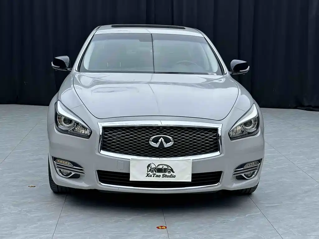 Infiniti Q70 2015