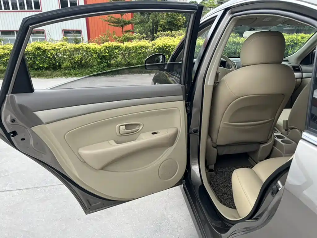Nissan Sylphy 2018 — фото 18