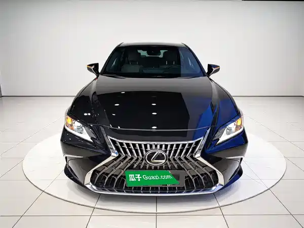 Lexus ES 2022