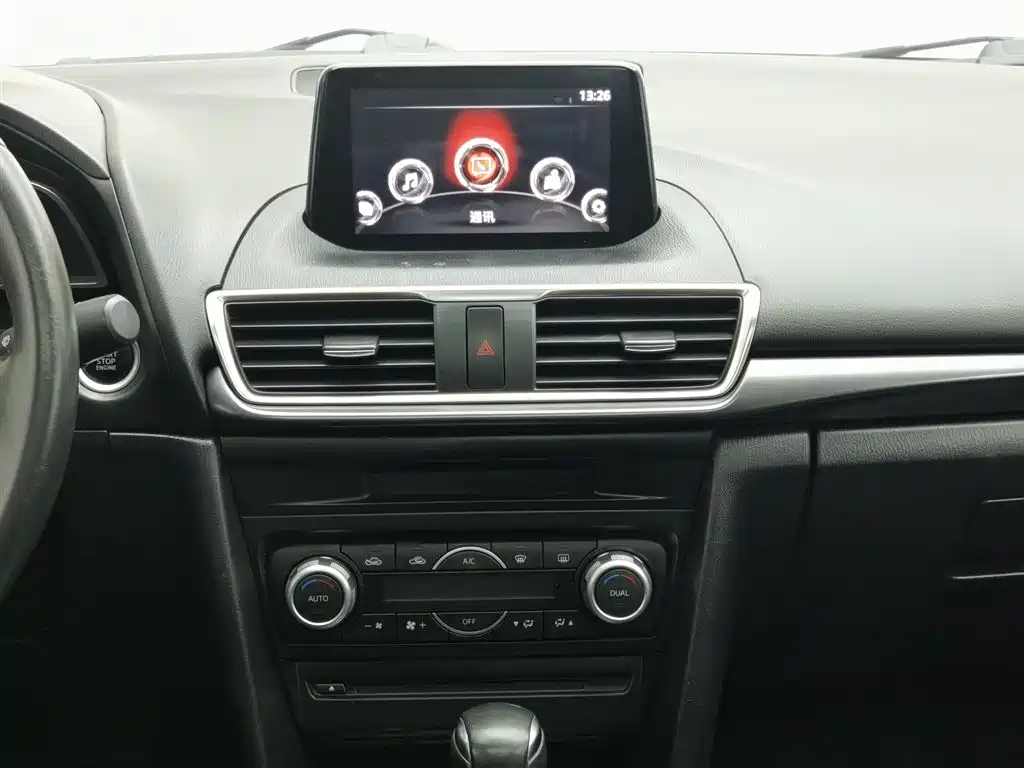 Mazda 3 Axela 2017 — фото 12