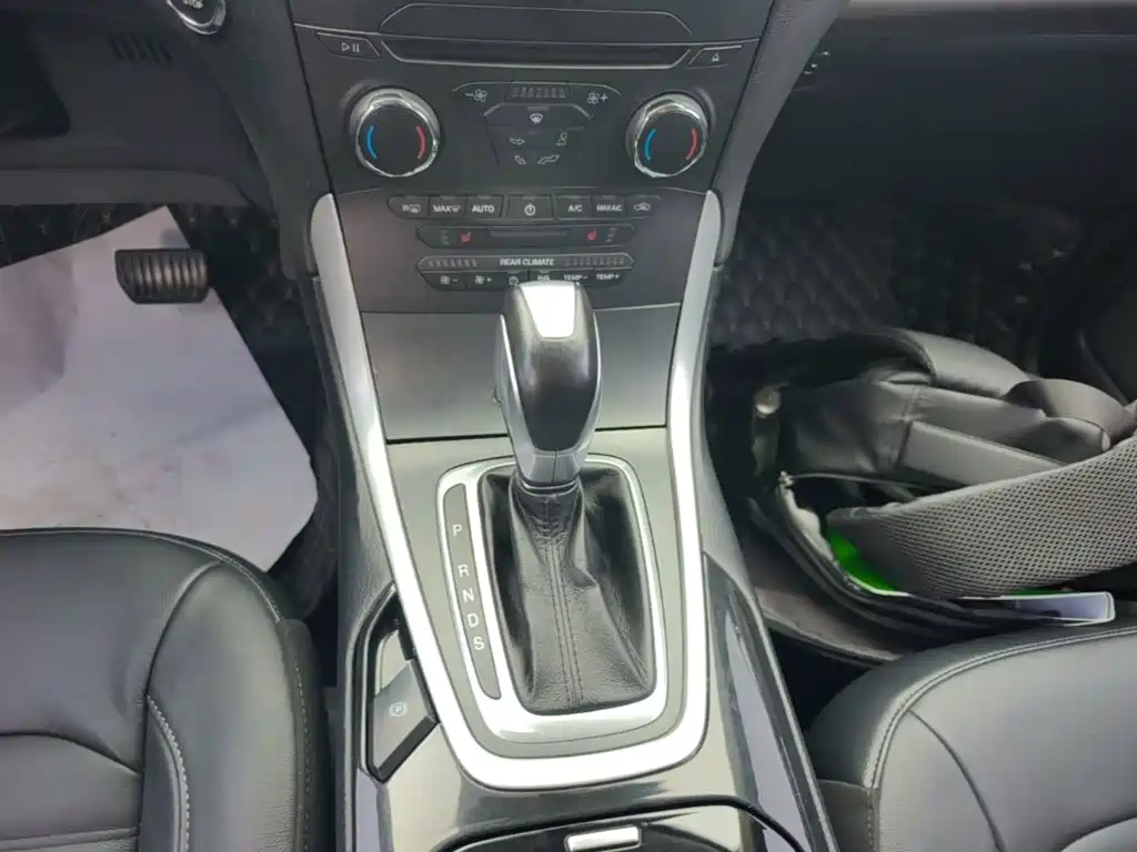 Ford Edge 2017 — фото 14