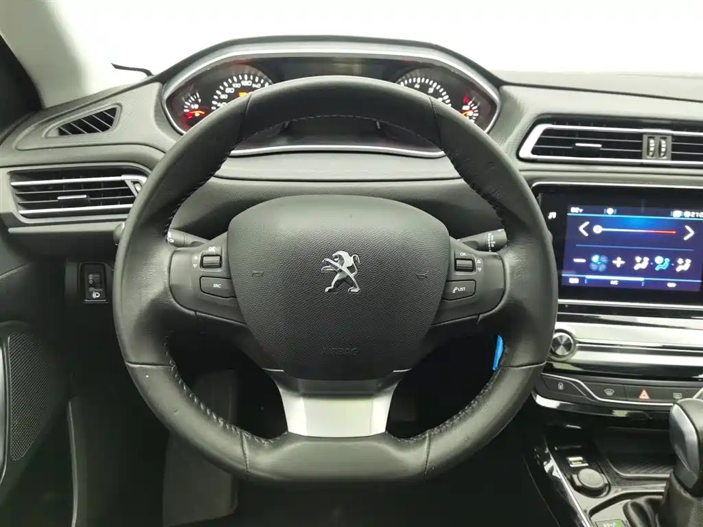 Peugeot 308 2016 — фото 11