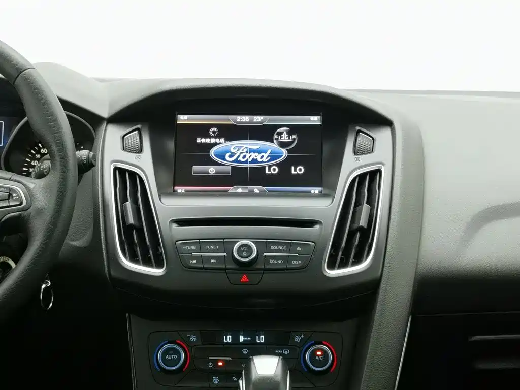 Ford Focus 2015 — фото 12