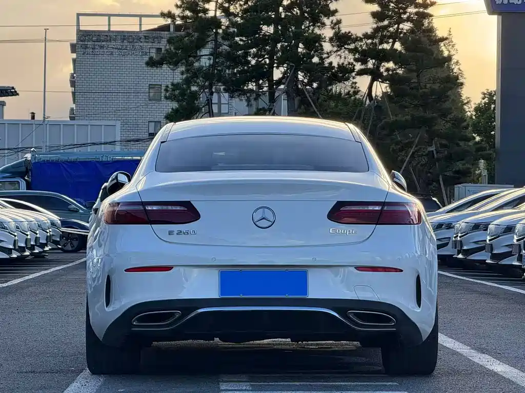 Mercedes-Benz E-Class 2022 — фото 11