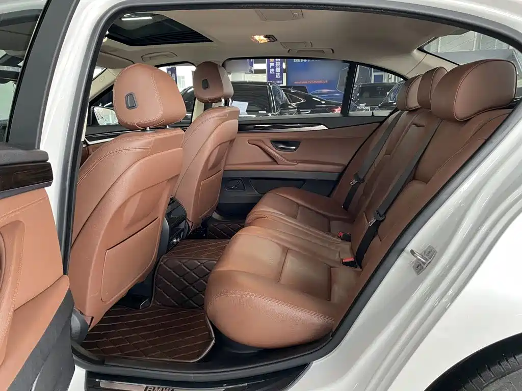 BMW 5 Series 2016 — фото 16