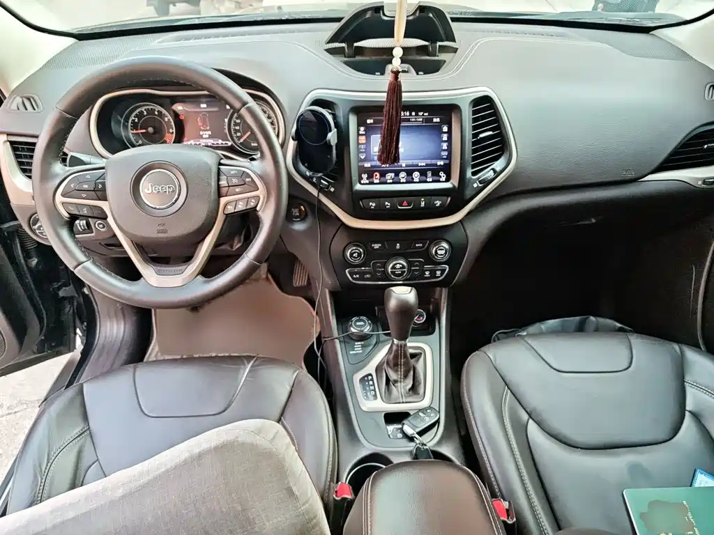 Jeep Cherokee 2015 — фото 13