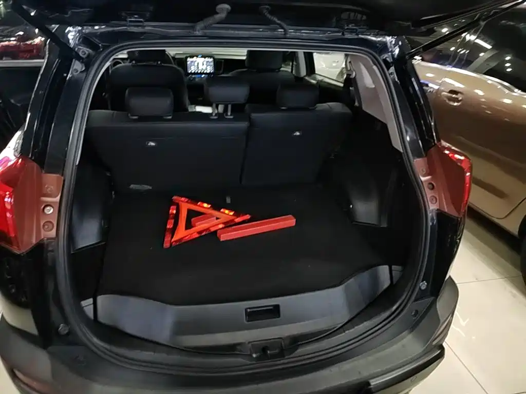 Toyota RAV4 2015 — фото 15