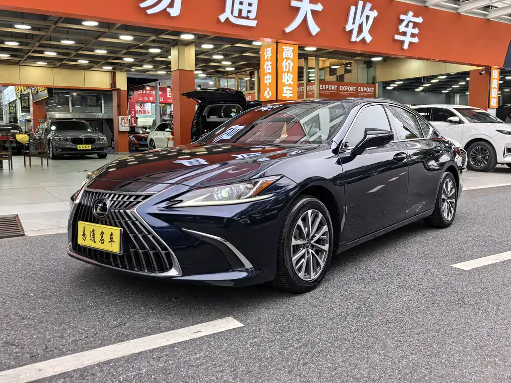 Lexus ES 2024 — фото 1