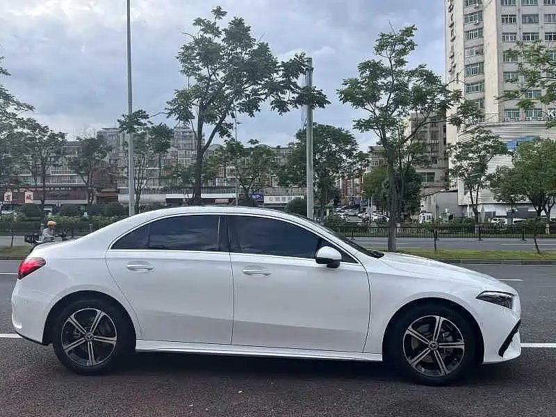 Mercedes-Benz A-Class 2024 — фото 5