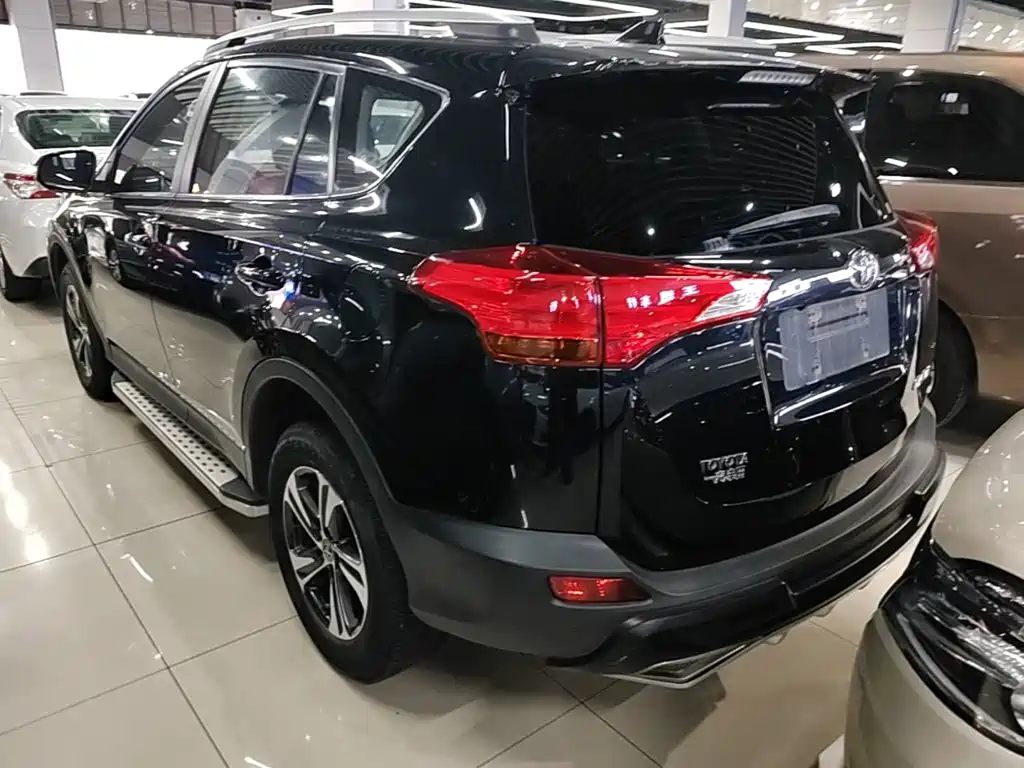 Toyota RAV4 2015 — фото 23