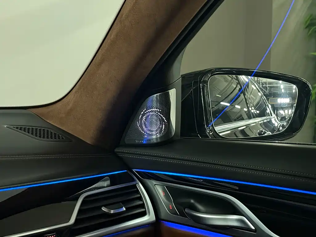 BMW 7 Series 2019 — фото 16