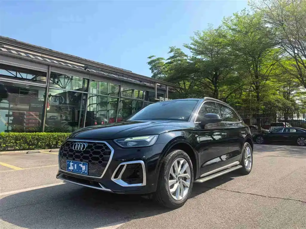 Audi Q5L 2022 — фото 1