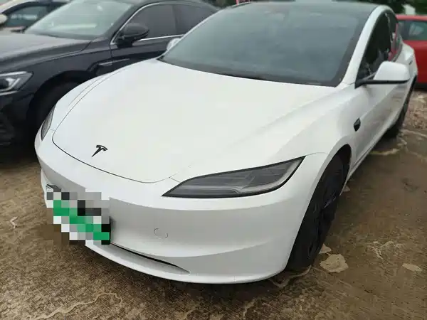 Tesla Model 3 2025