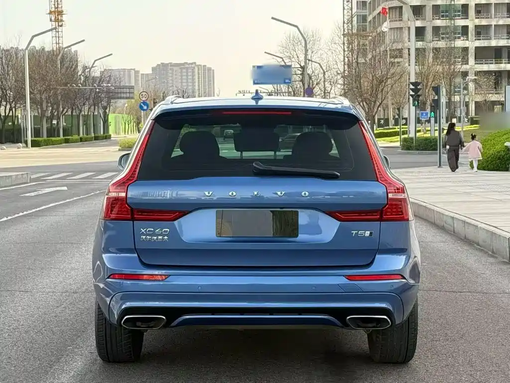 Volvo XC60 2018 — фото 25