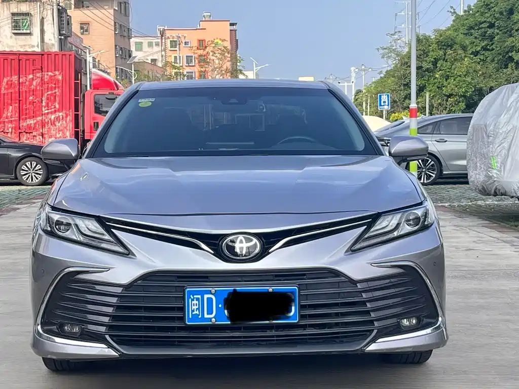 Toyota Camry 2023 — фото 2