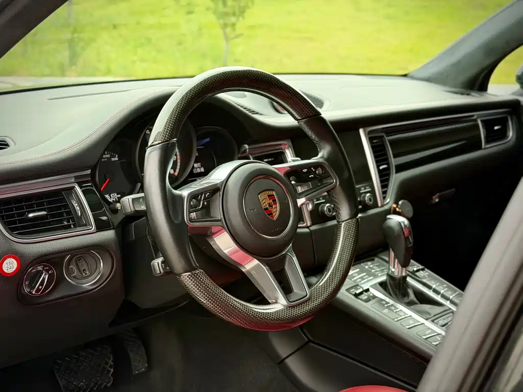 Porsche Macan 2018 — фото 12