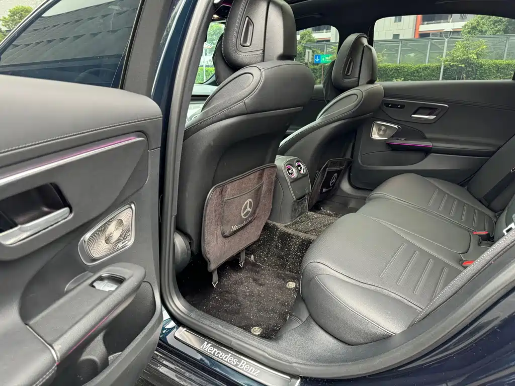 Mercedes-Benz C-Class 2023 — фото 10