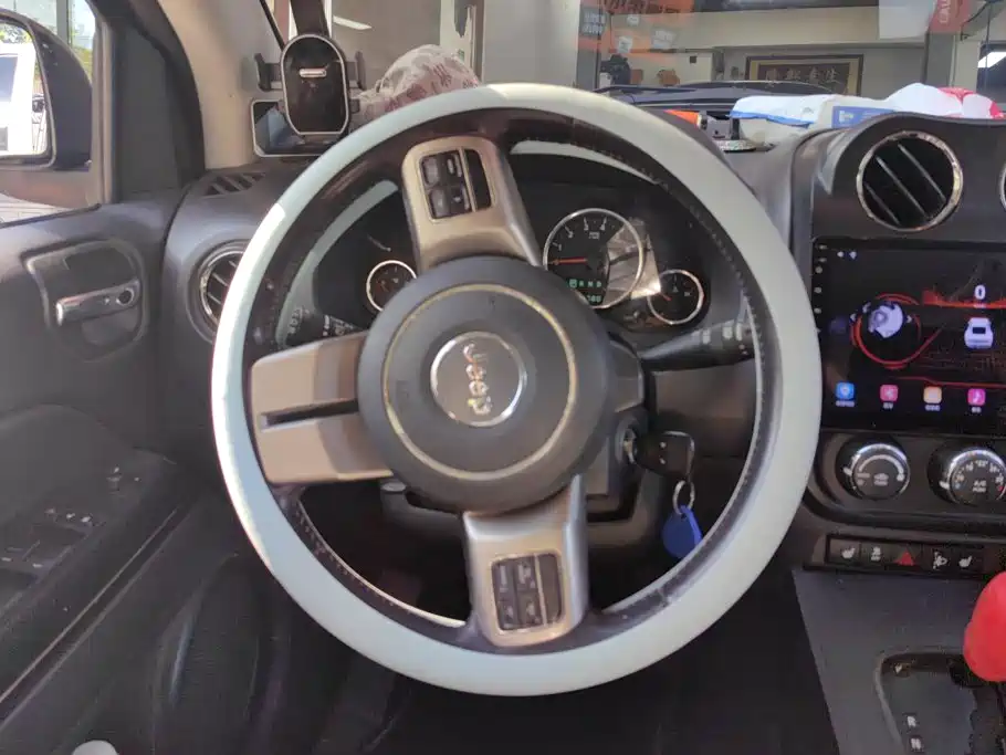 Jeep Compass 2012 — фото 14