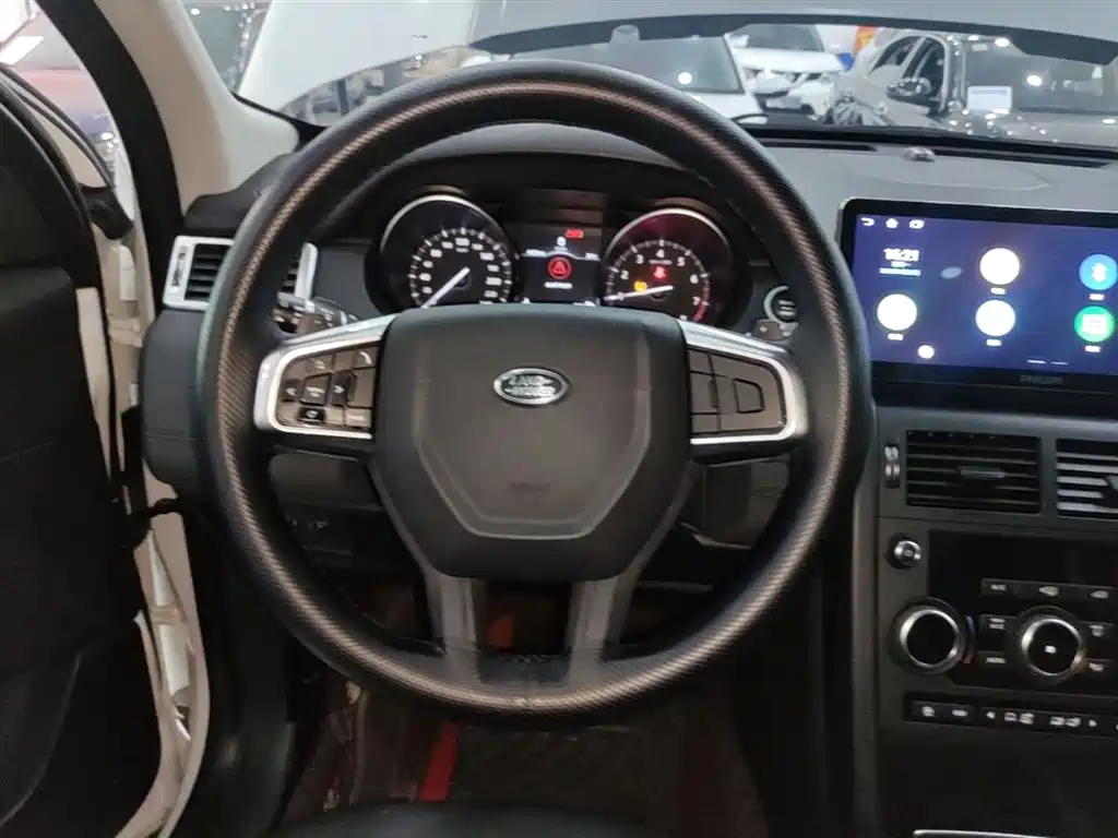 Land Rover Discovery Sport 2018 — фото 11