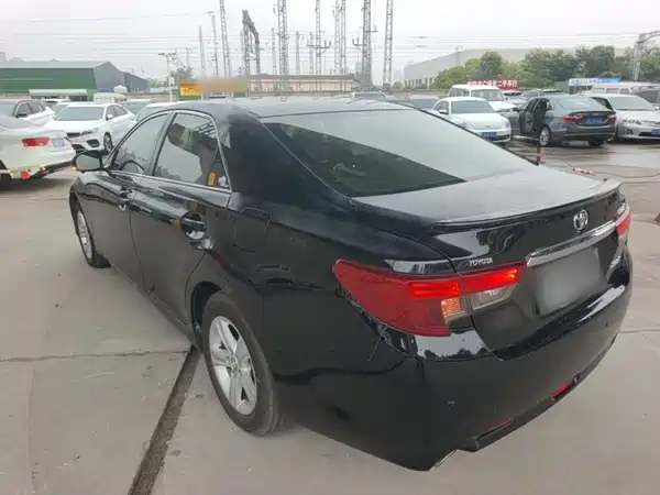 Toyota Reiz 2013
