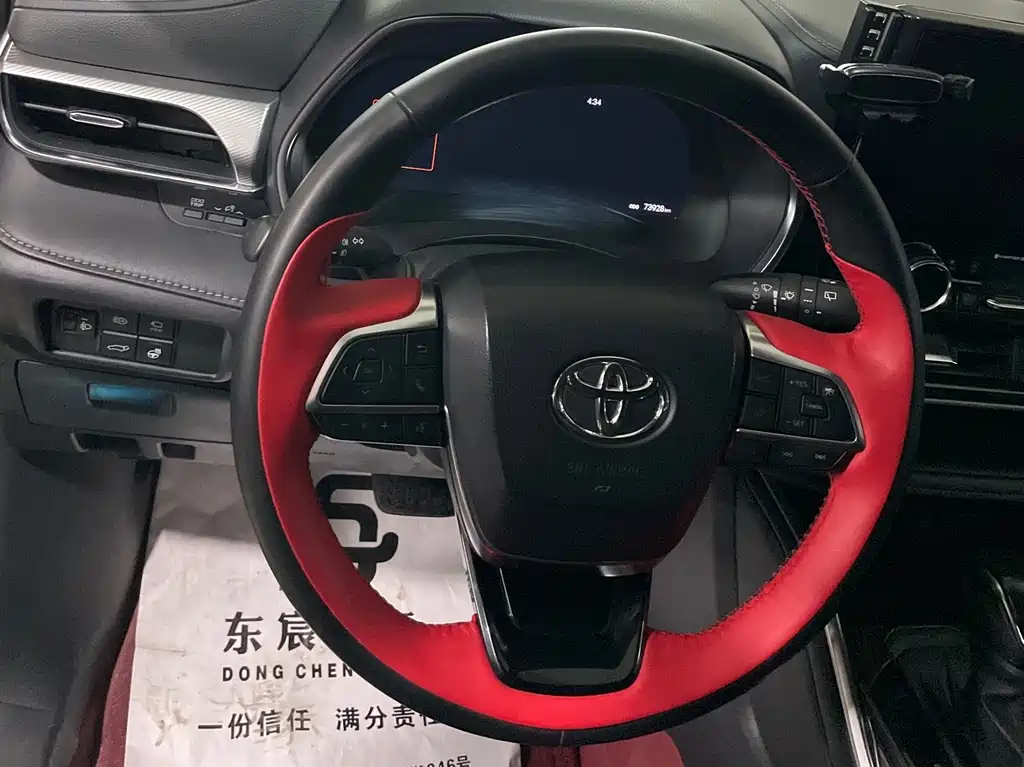 Toyota Highlander 2022 — фото 16