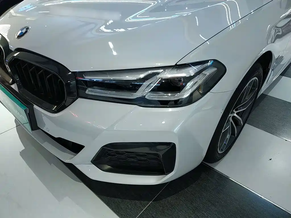BMW 5 Series 2021 — фото 17