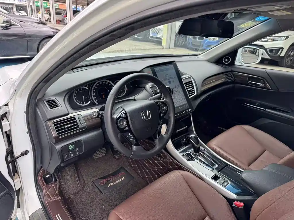 Honda Accord 2016 — фото 20
