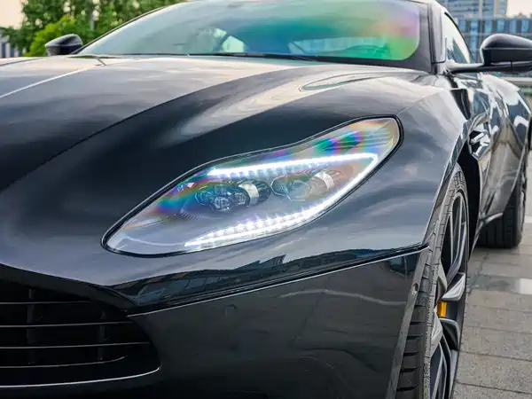 Aston Martin DB11 2019