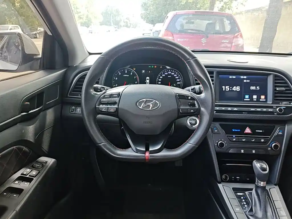 Hyundai Elantra 2018 — фото 11