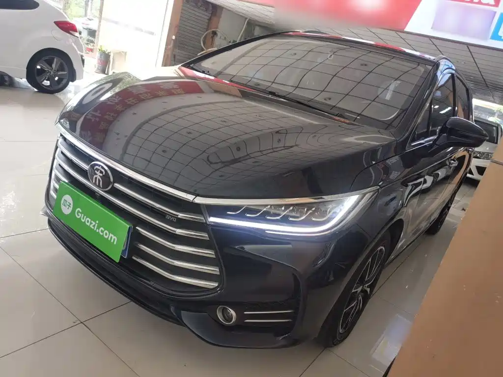 BYD MAX 2018