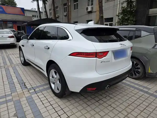 Jaguar F-PACE 2016