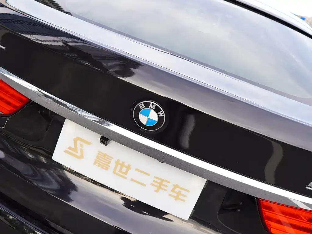 BMW 5 Series GT 2013 — фото 26